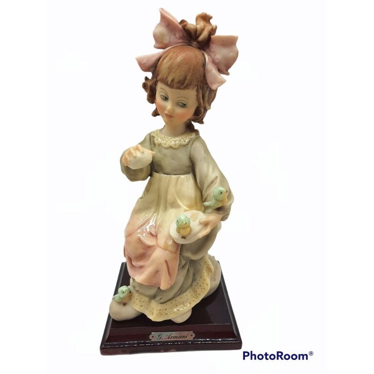 4814868 Statua capodimonte bimba con